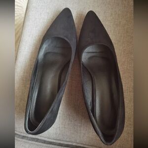 Kitten heel black pointy toe heels 7.5